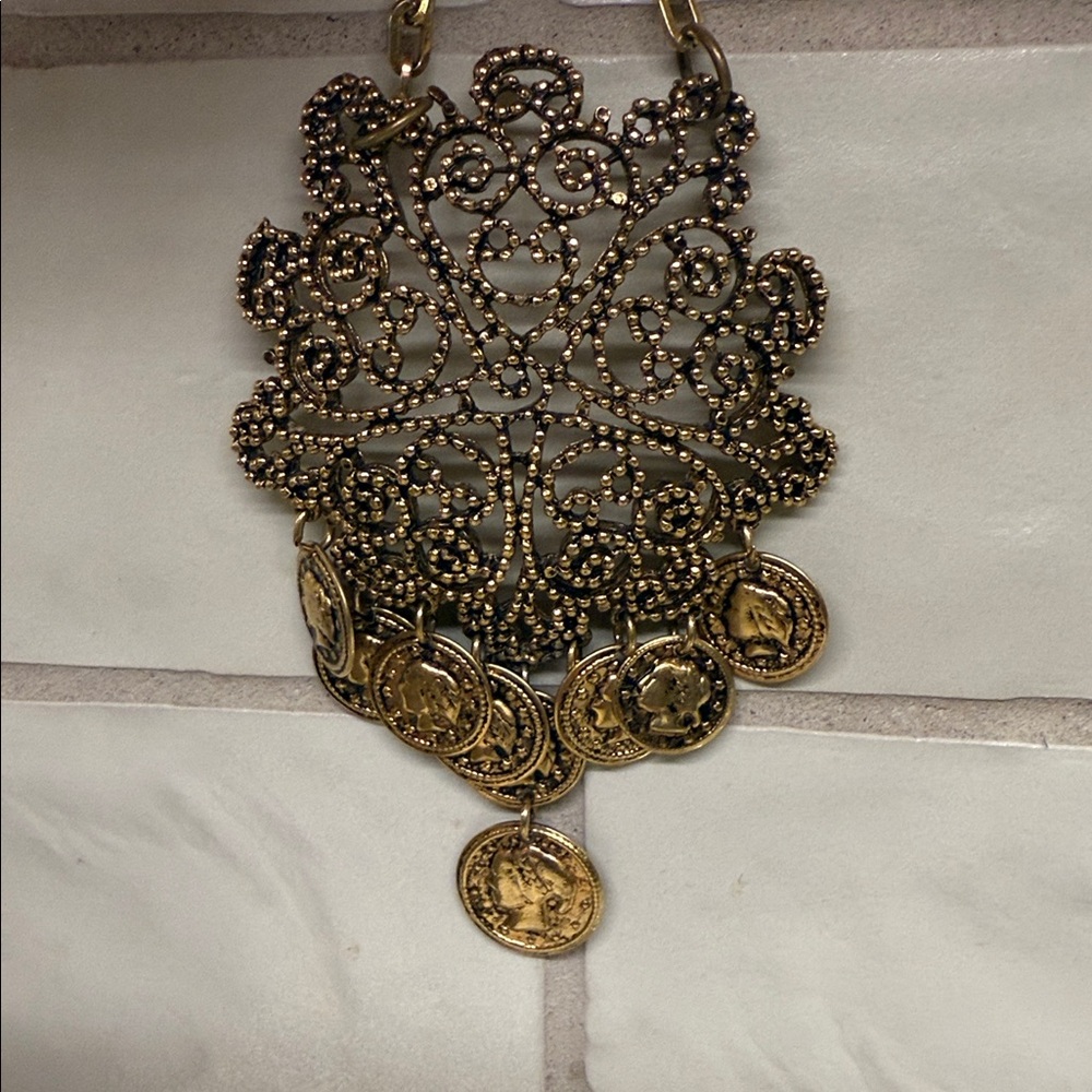 Gold Toned Necklace - Picture 2 of 4